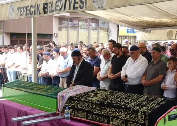 Tavşanlılı genç çift gözyaşları ile toprağa verildi