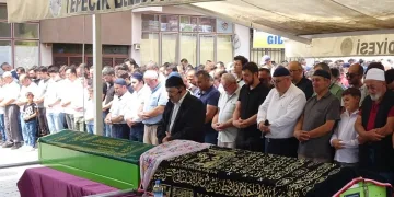Tavşanlılı genç çift gözyaşları ile toprağa verildi