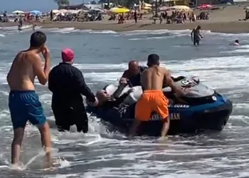 Yasağa rağmen denize giren aynı aileden 4 kişi ölümün kıyısından alındı