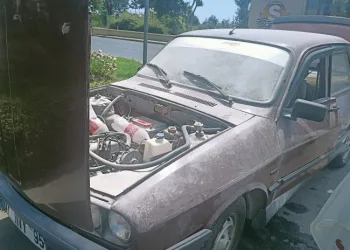 Seyir halindeki otomobilde yangın paniği