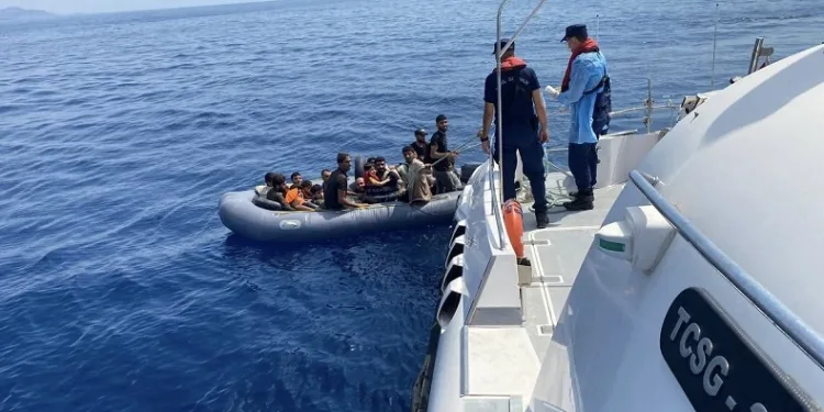 Ayvacık açıklarında 18 kaçak göçmen yakalandı