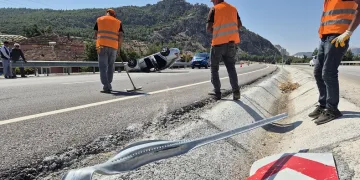Kontrolden çıkan otomobil takla attı