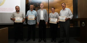 ‘Ana Arı Yetiştiriciliği’ kursunu başarıyla bitiren kursiyerler sertifikalarını aldı