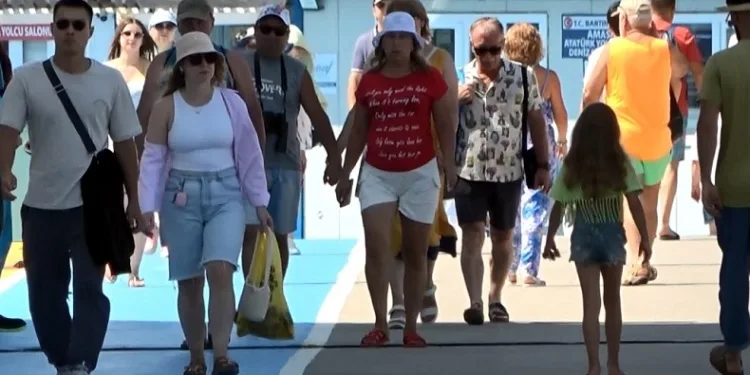 Amasra’ya Rus turist akını sürüyor