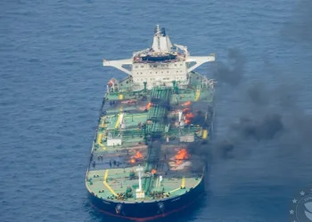 Kızıldeniz’de saldırıya uğrayan petrol tankerindeki yangın 5’inci gününde