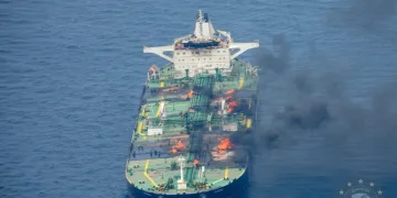 Kızıldeniz’de saldırıya uğrayan petrol tankerindeki yangın 5’inci gününde
