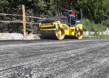 Köy yollarında çalışmalar sürüyor