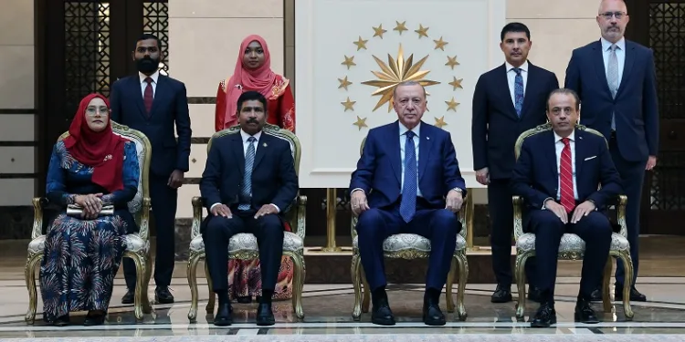 Büyükelçilerden Cumhurbaşkanı Erdoğan’a güven mektubu