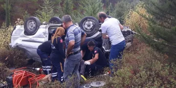 Kontrolden çıkan otomobil şarampole devrildi