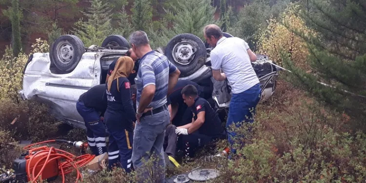 Kontrolden çıkan otomobil şarampole devrildi