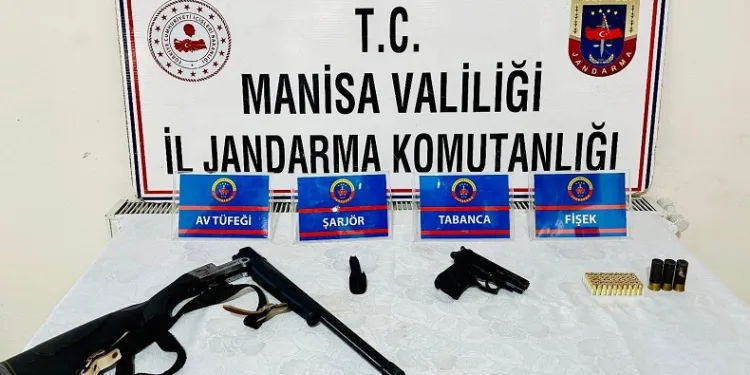 Manisa’da ikametten ruhsatsız tabanca ve tüfek çıktı
