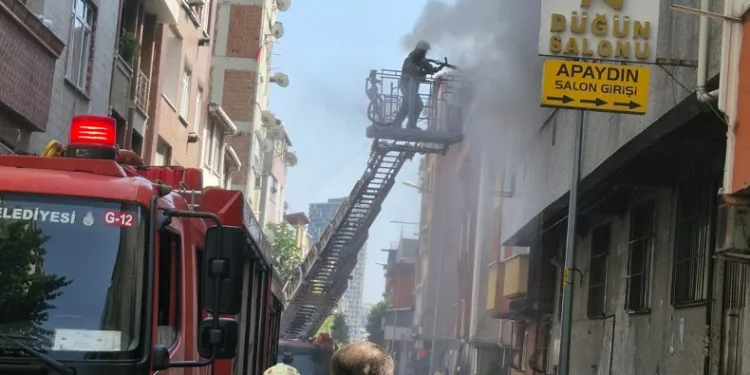 Ayakkabı imalathanesinde yangın çıktı