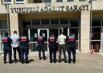 Uyuşturucu ticareti yapan baba ve oğul tutuklandı