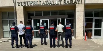 Uyuşturucu ticareti yapan baba ve oğul tutuklandı