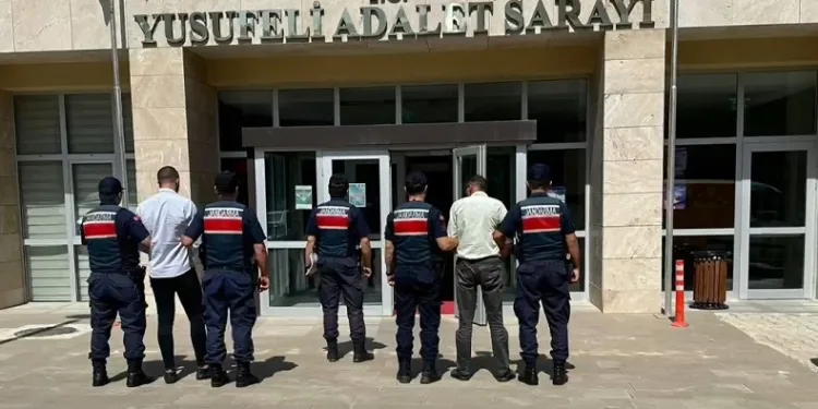 Uyuşturucu ticareti yapan baba ve oğul tutuklandı