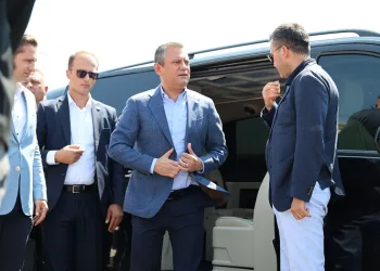 CHP Lideri Özel’den tutuklanan Dilruba’ya ziyaret