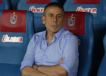 Trabzonspor Teknik Direktörü Abdullah Avcı: “Taraftarlarımızdan özür diliyoruz”