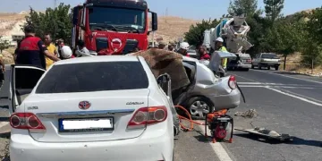 Trafik kazasında 1 haytını kaybetti, 7 yaralı var
