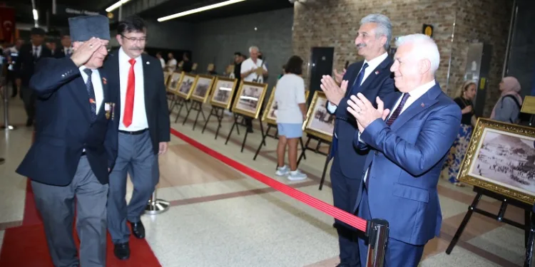 Bursa Büyükşehir’den ‘Hepimizin Zaferi’ fotoğraf sergisi