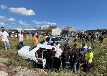 Otomobiller çarpıştı: 4 yaralı
