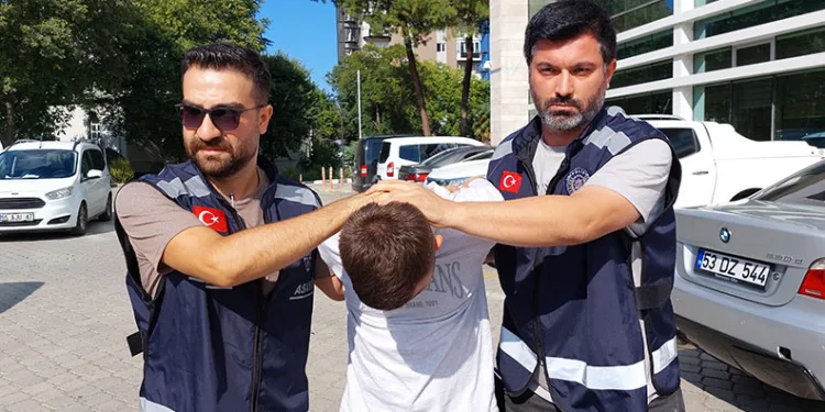 Taksi şoförü arkadaşını öldürdü