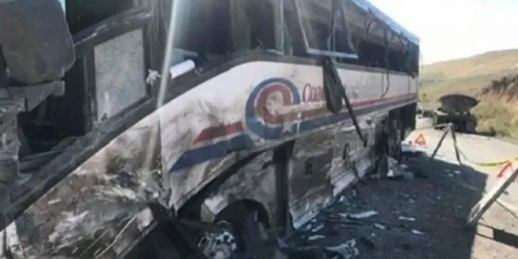 İran’da otobüs devrildi: 28 ölü