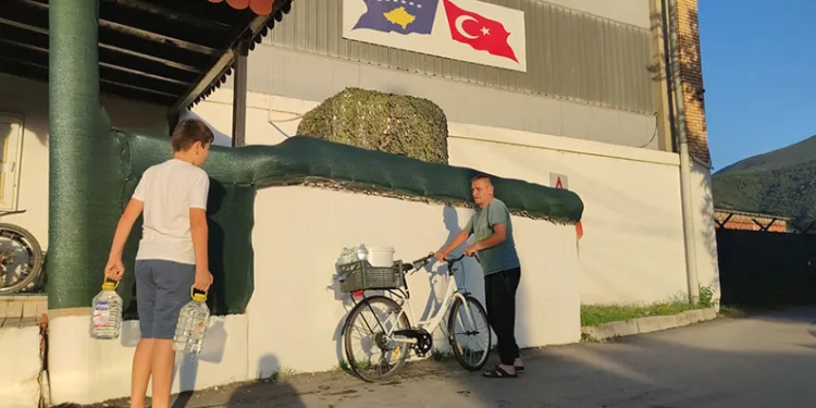 Susuz kalan Kosovalıların imdadına Türk askeri yetişti