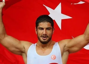 Taha Akgül yarı finalde