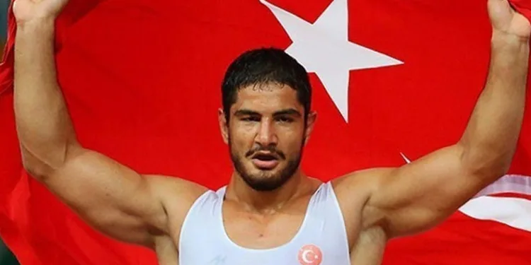 Taha Akgül yarı finalde
