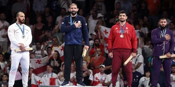 Taha Akgül, bronz madalyayla güreşi bıraktı