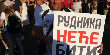 Sırbistan’da binlerce kişi lityum madeni projesini protesto etti