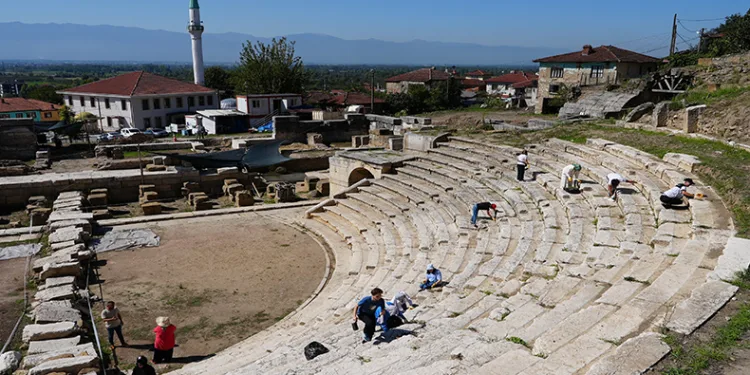 Konuralp’te tarih gün yüzüne çıkıyor