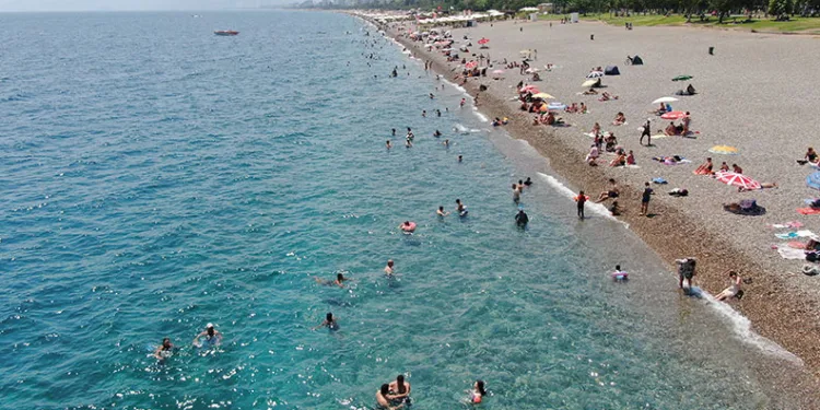 Antalya’da nem yüzde 80’i buldu