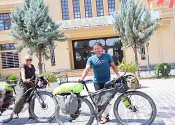 140 gündür pedal çevirerek dünyayı geziyorlar