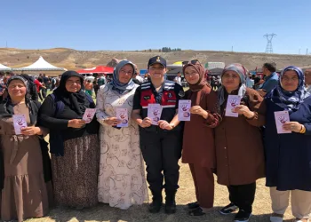 Köyde kadınlara KADES anlatıldı