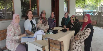 Köylerde kadınlara kanserde erken teşhisin önemini anlatılıyor