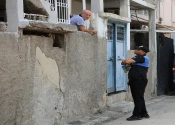 Polis ‘Çocuklar boğulmasın’ diye kapı kapı gezdi