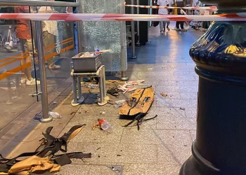 Tramvay durağında şüpheli çanta paniği