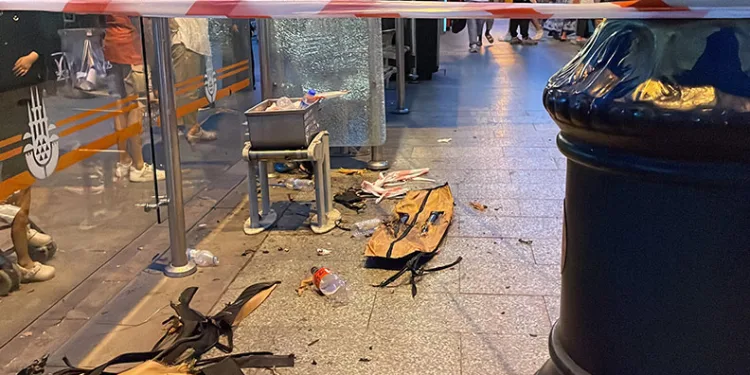 Tramvay durağında şüpheli çanta paniği