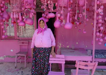 75 yaşındaki Sakine teyzenin ‘pembe’ hayatı