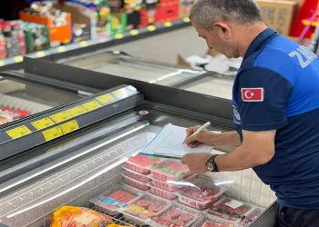 Zabıta ekiplerinden zincir marketlere denetim