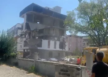 Atakum’da kaçak yapı yıkıldı
