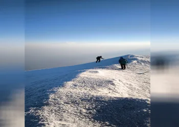 Dağcıların Ağrı Dağı’na zorlu zirve tırmanışı