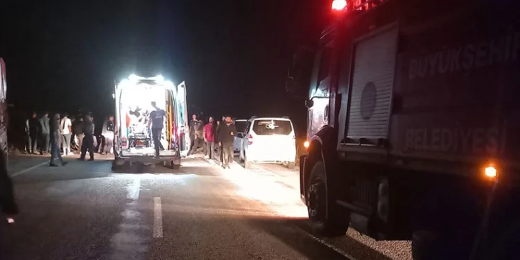 Kamyonetle traktör çarpıştı: 2’si çocuk 7 yaralı