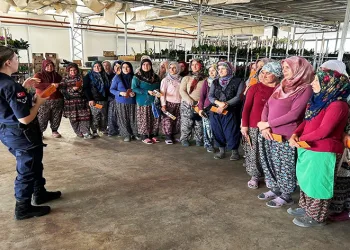 Simav’da 34 sera çalışanı kadına “KADES” tanıtıldı
