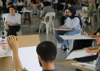 Atış pozuyla gündem olan Yusuf Dikeç sınav sorusu oldu