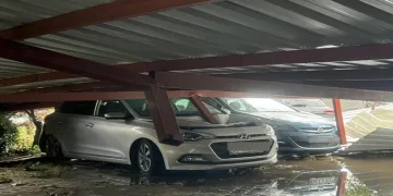 Tekirdağ’da fırtınada çatılar uçtu, ağaçlar devrildi