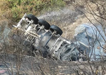 Bursa’da Tır şarampole yuvarlandı