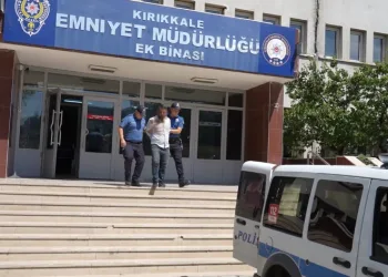 Polis memurlarına saldıran hükümlü adliyeye sevk edildi