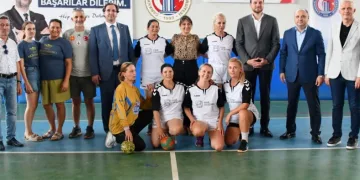 ÇOMÜ’de Uluslararası Veteran Hentbol Şenliği tamamlandı